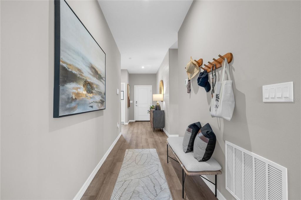 Image 6 of property listing at 10169 HUNTINGNET WAY, Leesburg, FL 34748