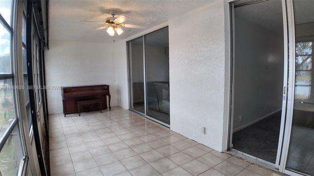 7220 Lake Cir Dr 203, Margate, FL 33063