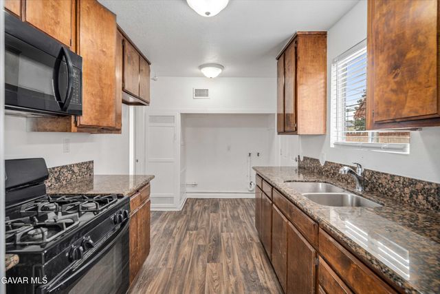 802 E Avenue Q4, Palmdale, CA 93550