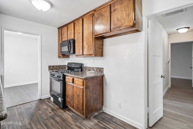 802 E Avenue Q4, Palmdale, CA 93550