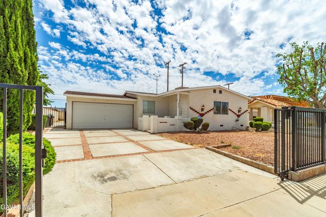 802 E Avenue Q4, Palmdale, CA 93550