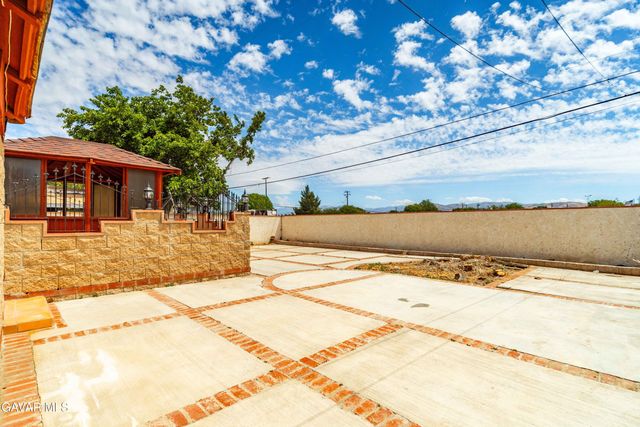 802 E Avenue Q4, Palmdale, CA 93550