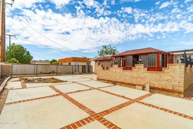 802 E Avenue Q4, Palmdale, CA 93550