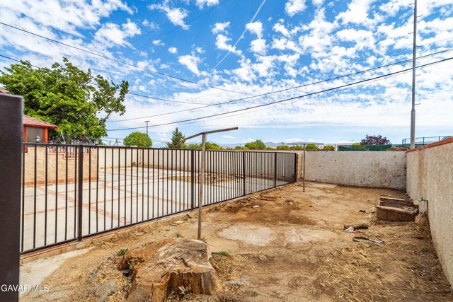 802 E Avenue Q4, Palmdale, CA 93550