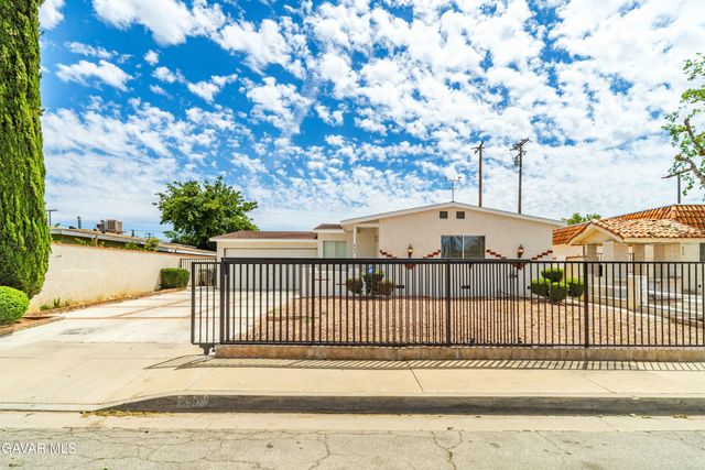802 E Avenue Q4, Palmdale, CA 93550
