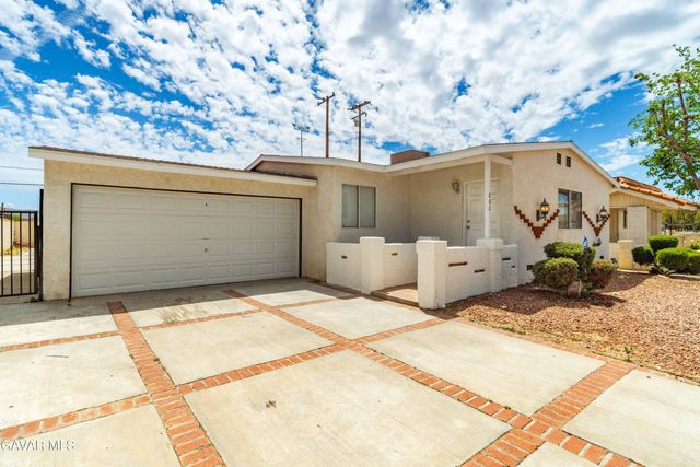 802 E Avenue Q4, Palmdale, CA 93550