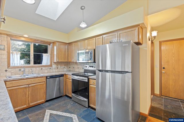 1420 SW Fairway Dr, Waldport, OR 97394