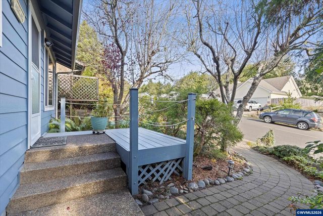 1420 SW Fairway Dr, Waldport, OR 97394