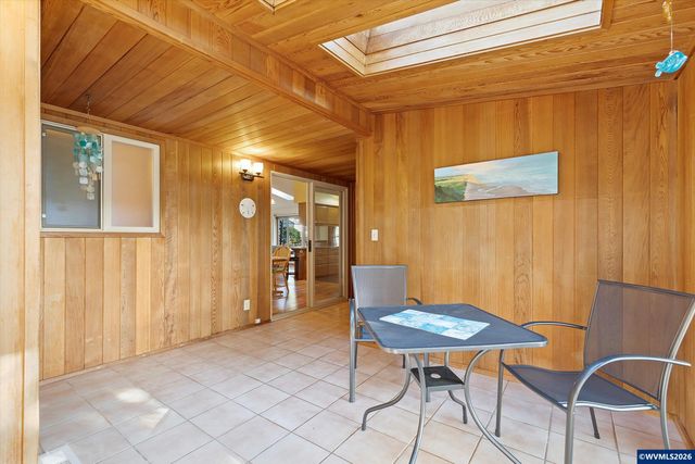 1420 SW Fairway Dr, Waldport, OR 97394