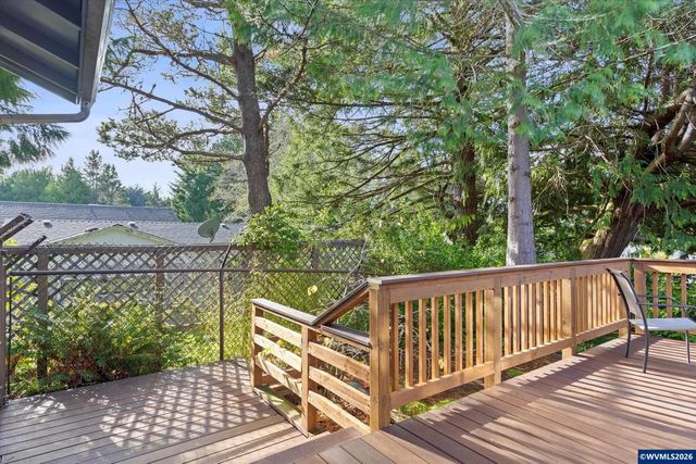 1420 SW Fairway Dr, Waldport, OR 97394