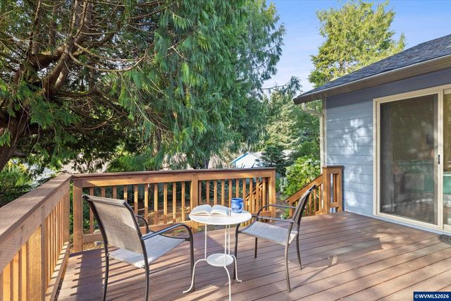 1420 SW Fairway Dr, Waldport, OR 97394