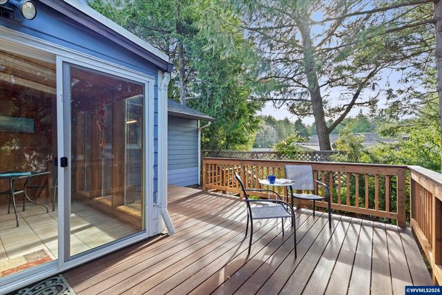 1420 SW Fairway Dr, Waldport, OR 97394