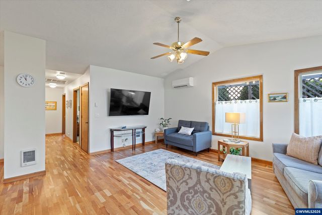 1420 SW Fairway Dr, Waldport, OR 97394