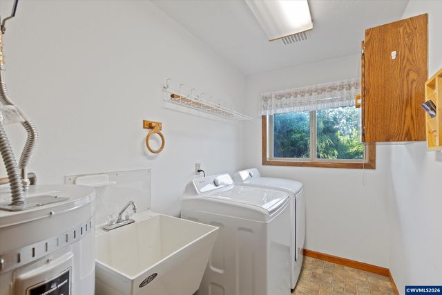 1420 SW Fairway Dr, Waldport, OR 97394