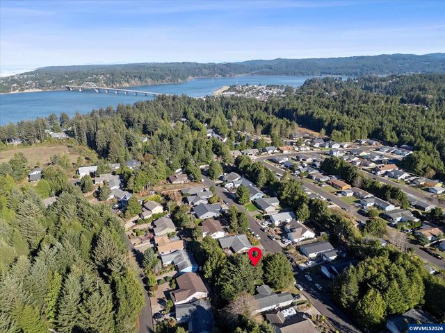 1420 SW Fairway Dr, Waldport, OR 97394