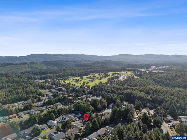 1420 SW Fairway Dr, Waldport, OR 97394