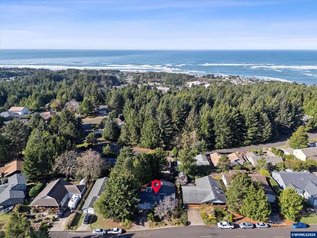 1420 SW Fairway Dr, Waldport, OR 97394