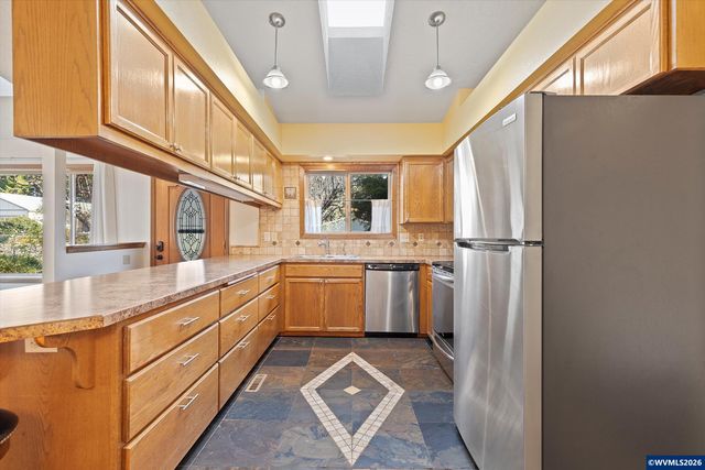 1420 SW Fairway Dr, Waldport, OR 97394