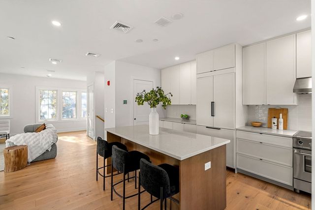 14 Elm 14, Newton, MA 02465