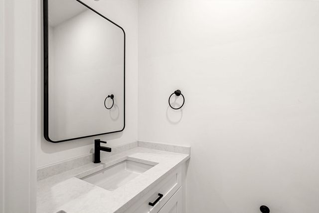 14 Elm 14, Newton, MA 02465