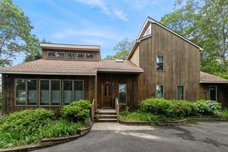 1572 Middle Road, Calverton, NY 11933
