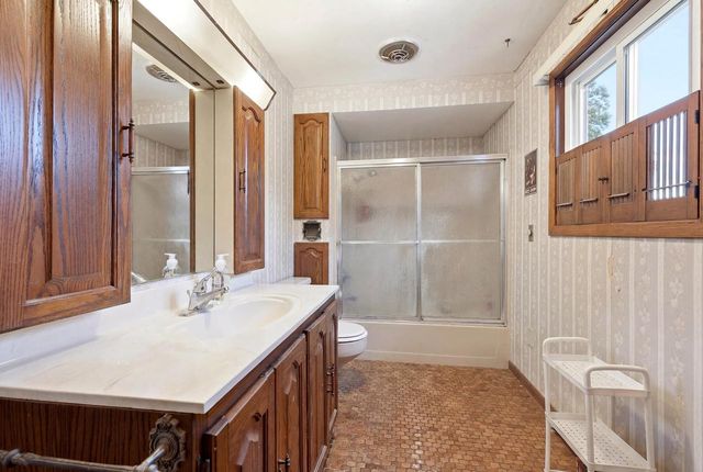 313 E NORTH LAKE STREET, Hancock, WI 54943