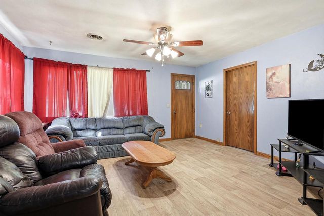 313 E NORTH LAKE STREET, Hancock, WI 54943