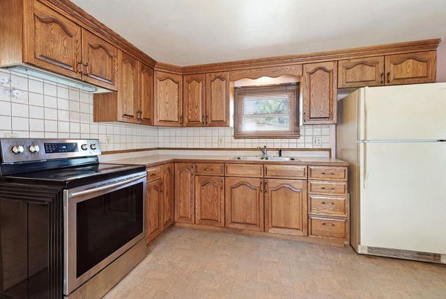 313 E NORTH LAKE STREET, Hancock, WI 54943