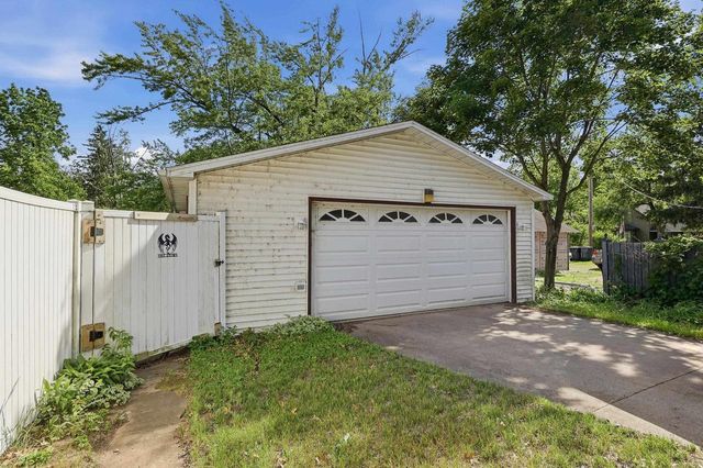 313 E NORTH LAKE STREET, Hancock, WI 54943