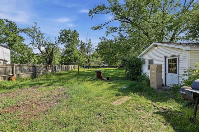 313 E NORTH LAKE STREET, Hancock, WI 54943