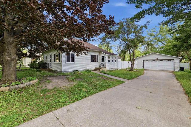313 E NORTH LAKE STREET, Hancock, WI 54943