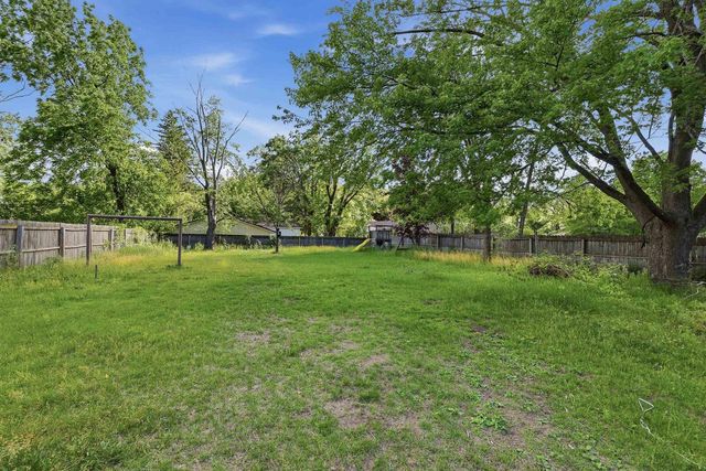 313 E NORTH LAKE STREET, Hancock, WI 54943
