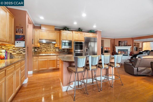 995 Rosehedge Ct, Concord, CA 94521