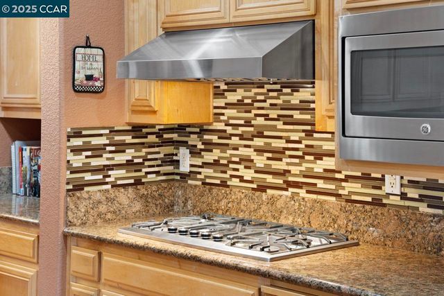 995 Rosehedge Ct, Concord, CA 94521