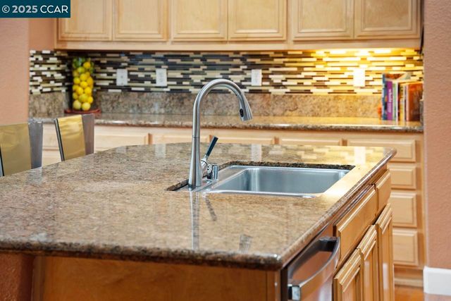 995 Rosehedge Ct, Concord, CA 94521