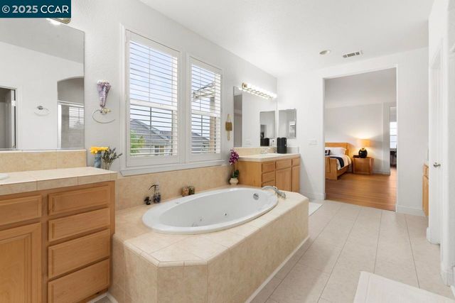 995 Rosehedge Ct, Concord, CA 94521