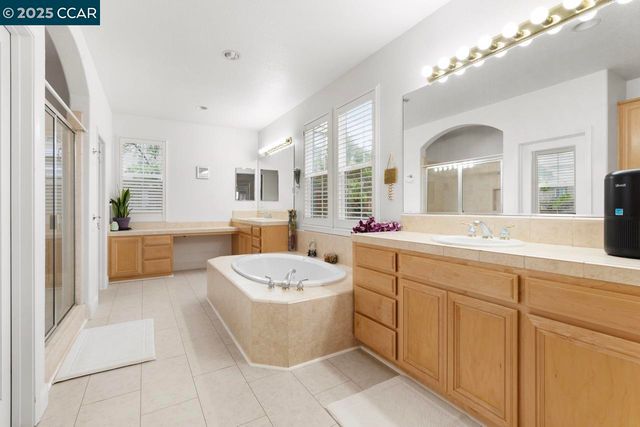 995 Rosehedge Ct, Concord, CA 94521