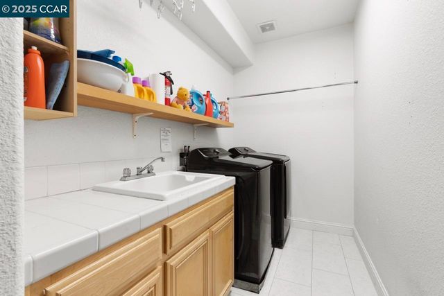 995 Rosehedge Ct, Concord, CA 94521