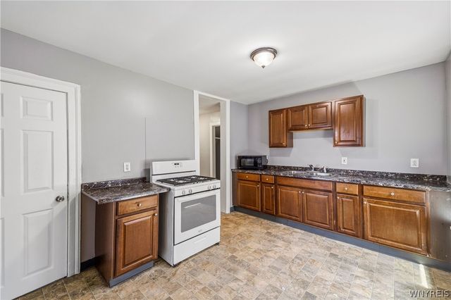 389 Military Road, Buffalo, NY 14207