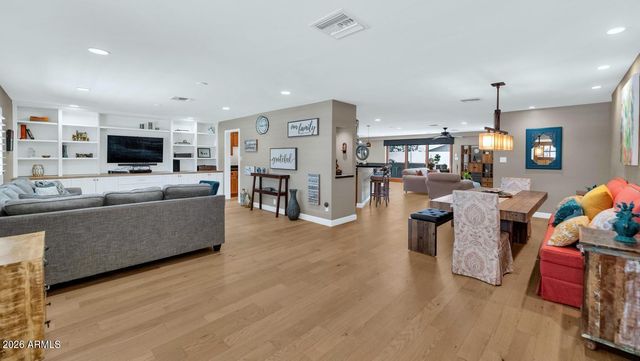 323 W BUTLER Drive, Phoenix, AZ 85021