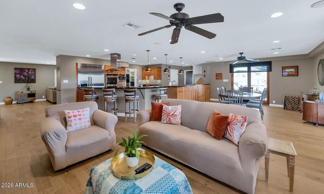 323 W BUTLER Drive, Phoenix, AZ 85021