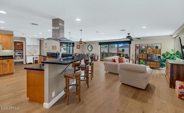 323 W BUTLER Drive, Phoenix, AZ 85021