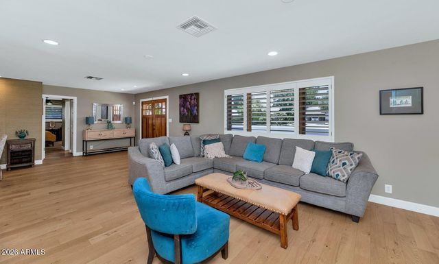 323 W BUTLER Drive, Phoenix, AZ 85021