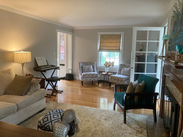 16 Pine Street, Natick, MA 01760
