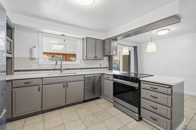 11622 N Fairwood Dr, Spokane, WA 99218