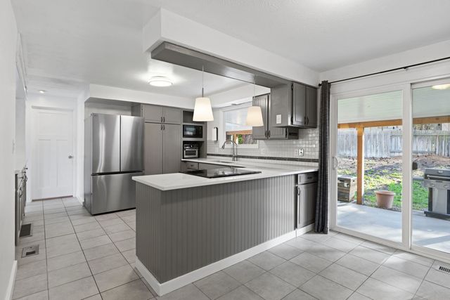 11622 N Fairwood Dr, Spokane, WA 99218