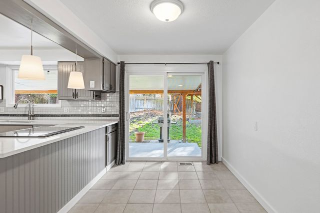 11622 N Fairwood Dr, Spokane, WA 99218