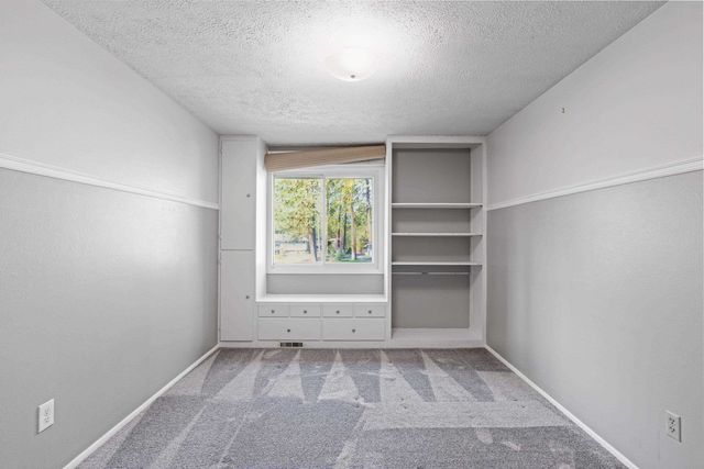 11622 N Fairwood Dr, Spokane, WA 99218