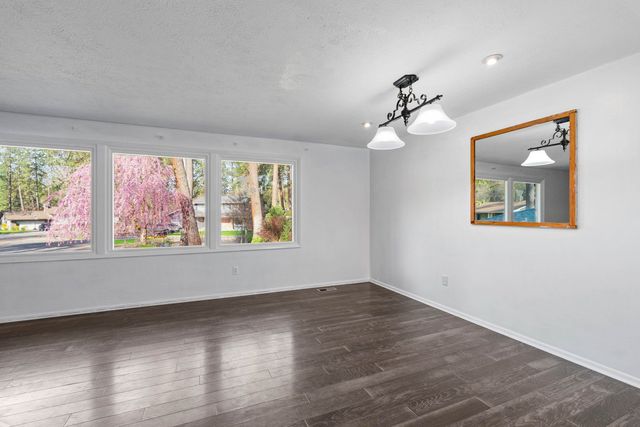 11622 N Fairwood Dr, Spokane, WA 99218