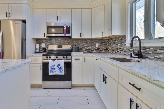 116B Holbrook Road, Holbrook, NY 11741